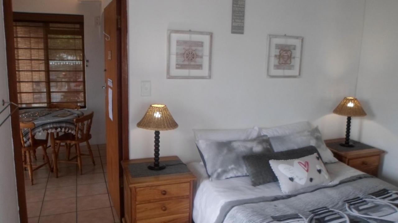 After8 B&B Kleinbaai Екстер'єр фото