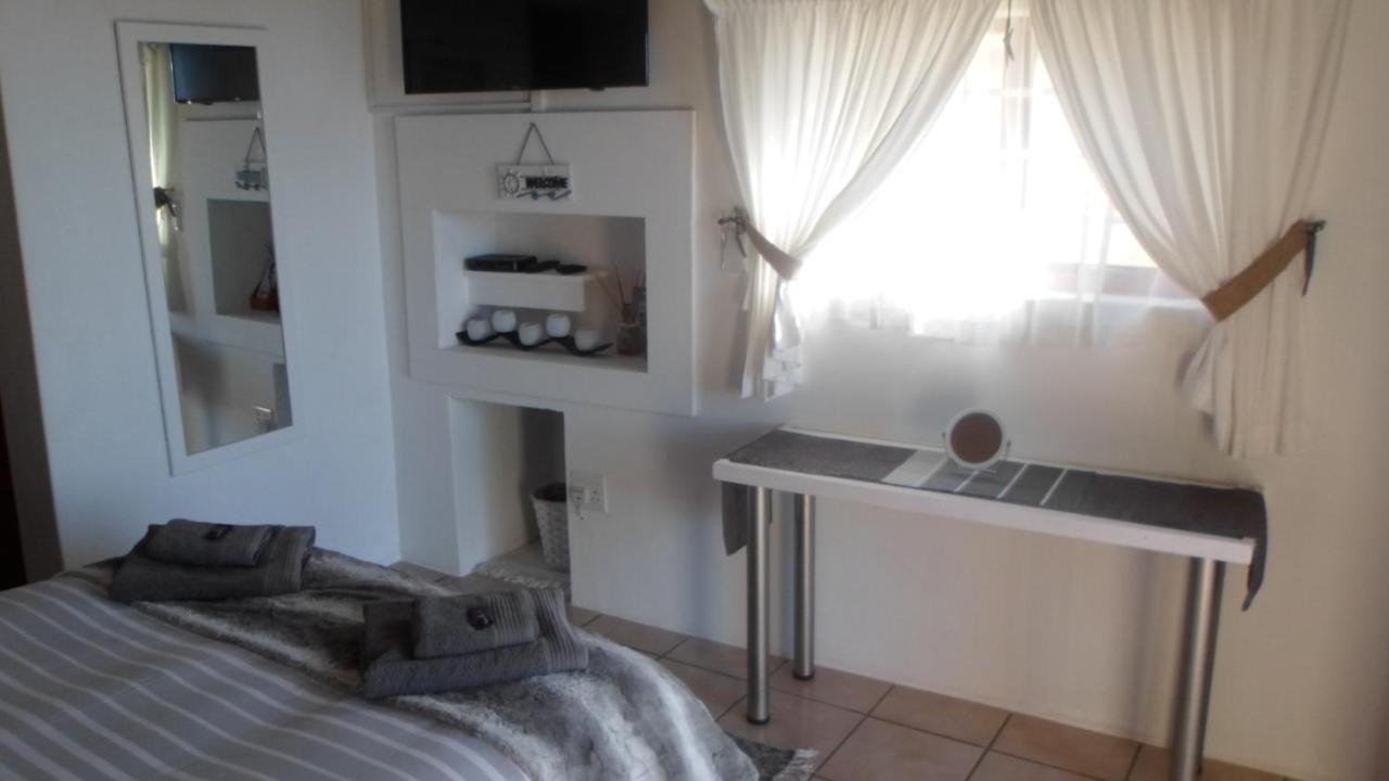 After8 B&B Kleinbaai Екстер'єр фото